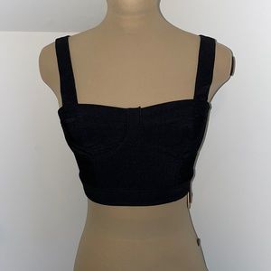 Black sleeveless crop